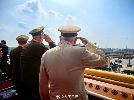 股票配资平台开户 这一幕，看哭了！