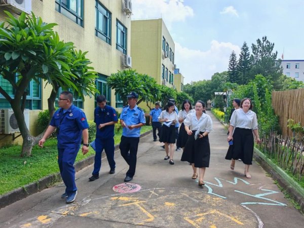 成都股票配资公司 多部门联动护航！大塘镇开展校园安全联合检查
